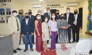 Prefeito, Vice-prefeito e Vereadores de Arneiroz Tomam Posse em Sessão Solene na Câmara Municipal.