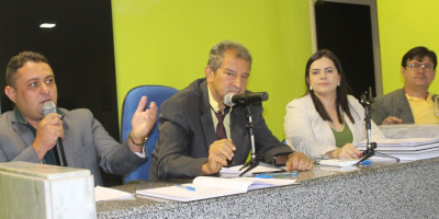 Prefeito e Secretários Participam de Sessão da Câmara Municipal de Arneiroz.