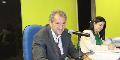 Sessão: Vereadores de Arneiroz Aprovam Redução de Seus Próprios Salários.