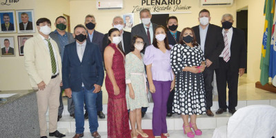 Prefeito, Vice-prefeito e Vereadores de Arneiroz Tomam Posse em Sessão Solene na Câmara Municipal.
