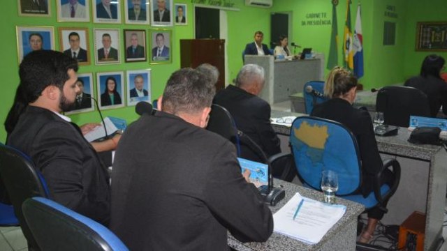 CÂMARA DE ARNEIROZ APROVA POR UNANIMIDADE IMPORTANTES PROJETOS EM PROL DA POPULAÇÃO