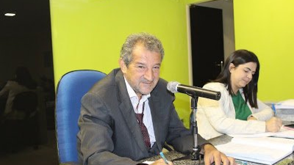 Sessão: Vereadores de Arneiroz Aprovam Redução de Seus Próprios Salários.